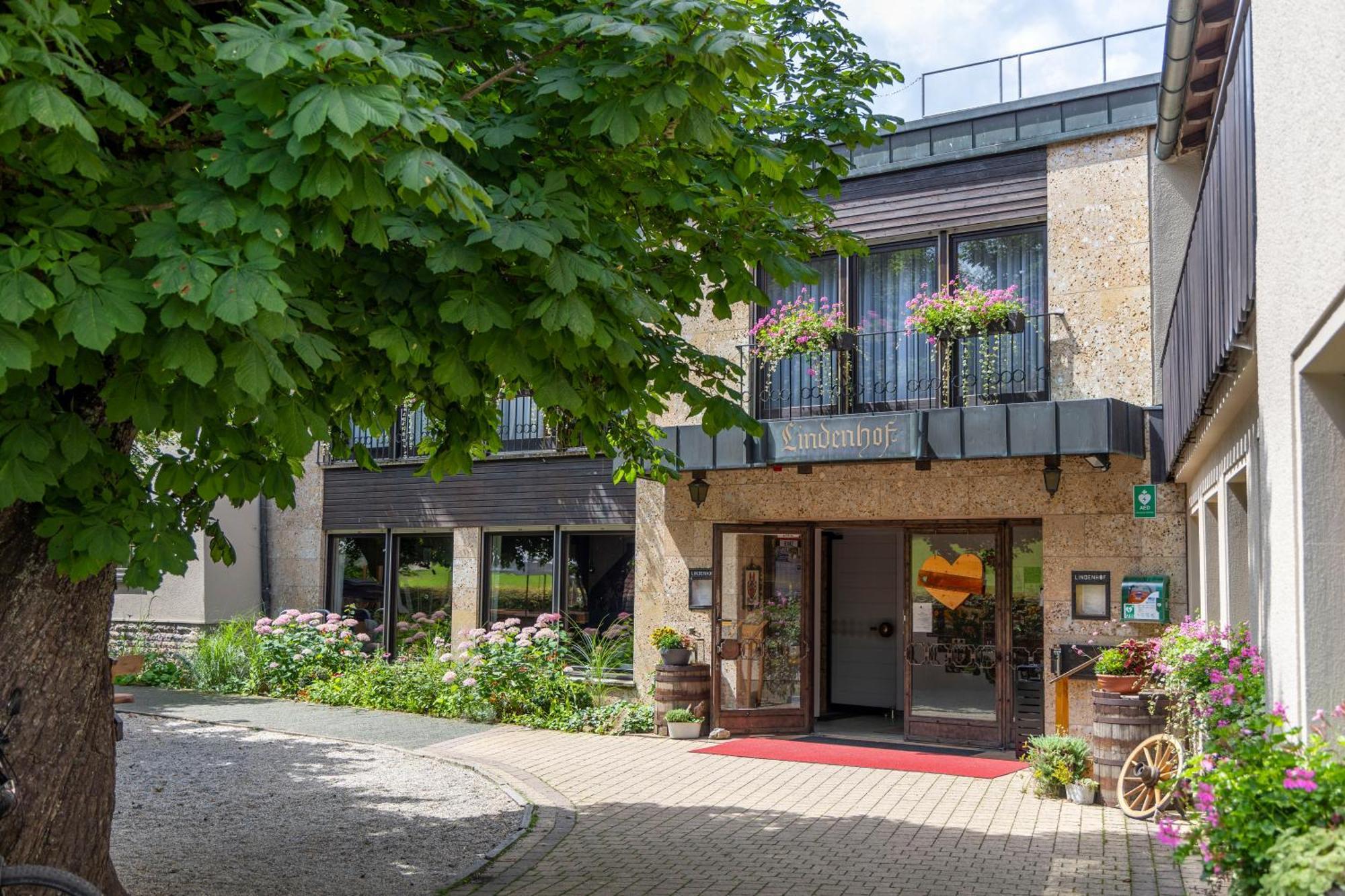 Hotel Lindenhof Hubmersberg Pommelsbrunn ภายนอก รูปภาพ